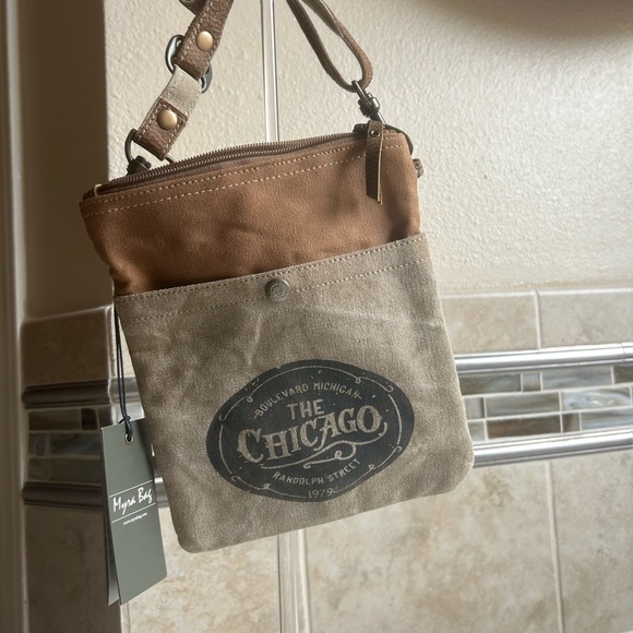 Chicago crossbody bag by Myra with tags still on it. Great travel bag! NWT - Picture 2 of 6